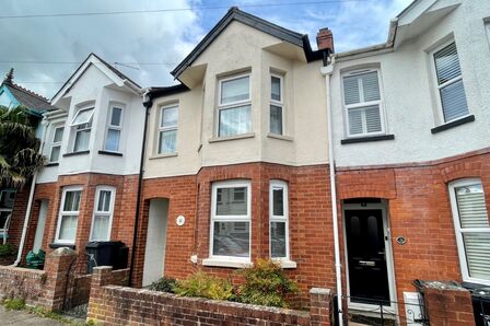 Lymebourne Avenue, 2 bedroom Mid Terrace House for sale, £350,000