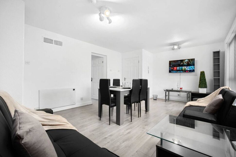 Main image of 2 bedroom  Flat for sale, Marsland Road, Solihull, West Midlands, B92