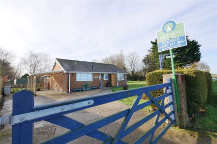 Crabtree Lane, 3 bedroom Detached Bungalow for sale, £395,000