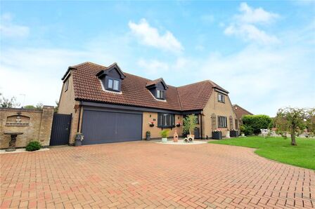 St. Francis Gardens, 4 bedroom Detached House for sale, £400,000