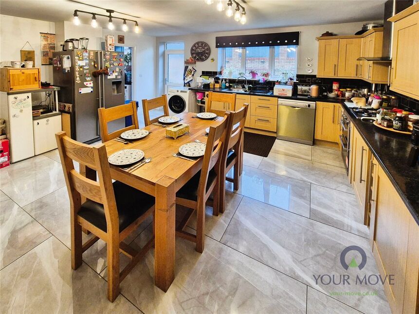 Kitchen / Breakfast Room