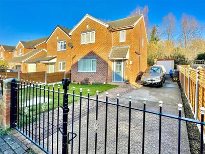 Clarkes Croft, 3 bedroom Detached House for sale, £230,000