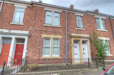 Croydon Road, 2 bedroom  Flat to rent, £650 pcm