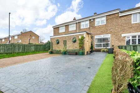 Haggerston Crescent, 3 bedroom Mid Terrace House for sale, £145,000