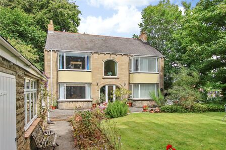 Village Lane, 4 bedroom Detached House for sale, £570,000