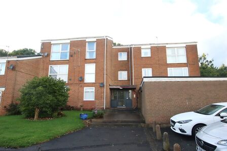 Donvale Road, 2 bedroom  Flat for sale, £70,000