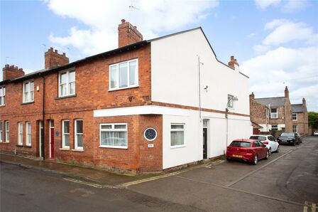 2 bedroom End Terrace House for sale