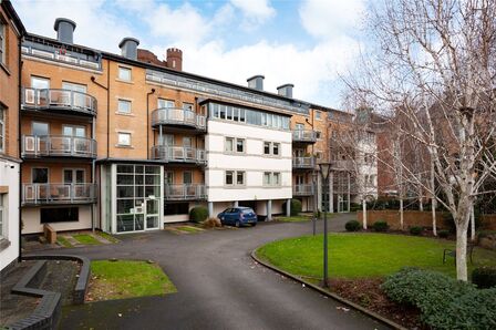 Dixons Yard, 2 bedroom  Flat for sale, £375,000