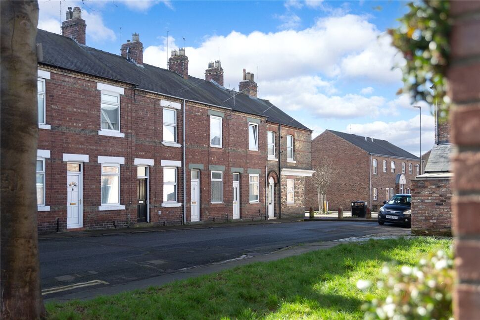 Main image of 2 bedroom Mid Terrace House for sale, Hanover Street East, York, North Yorkshire, YO26