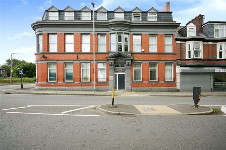 Stand Lane, 2 bedroom  Flat to rent, £750 pcm