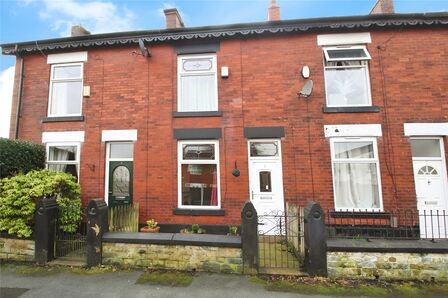 Victoria Street, 2 bedroom Mid Terrace House to rent, £875 pcm