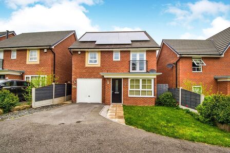 Lodge Close, 4 bedroom Detached House for sale, £325,000