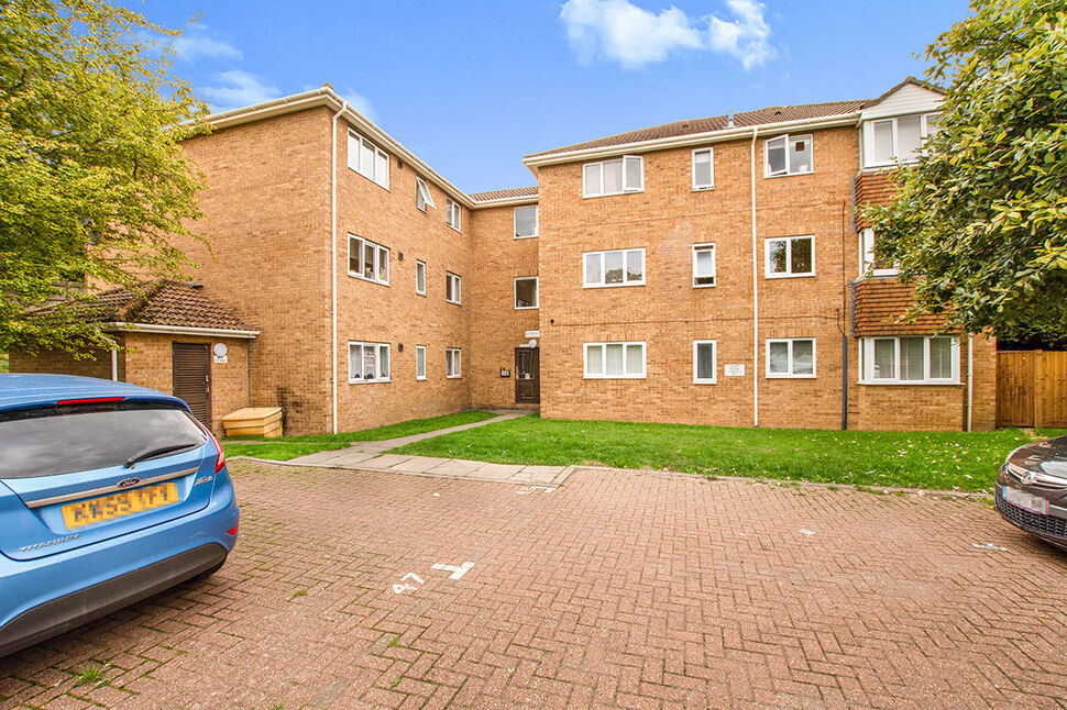 Main image of 2 bedroom  Flat for sale, Bond Road, Gillingham, Kent, ME8