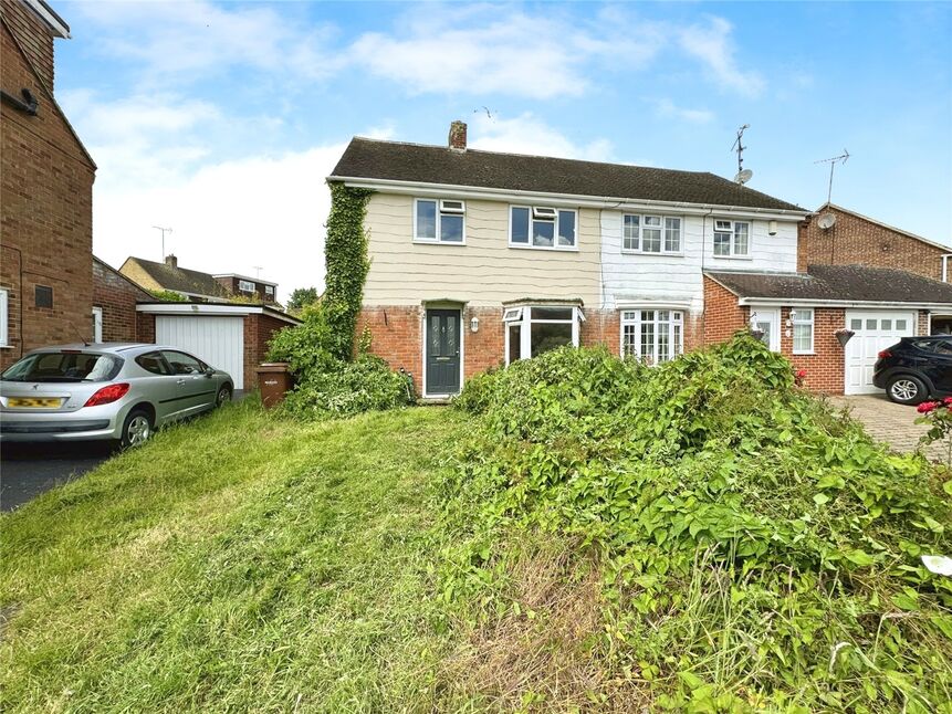 3 Bedroom Semi Detached House For Sale Holmoaks Rainham Me8 £325 000