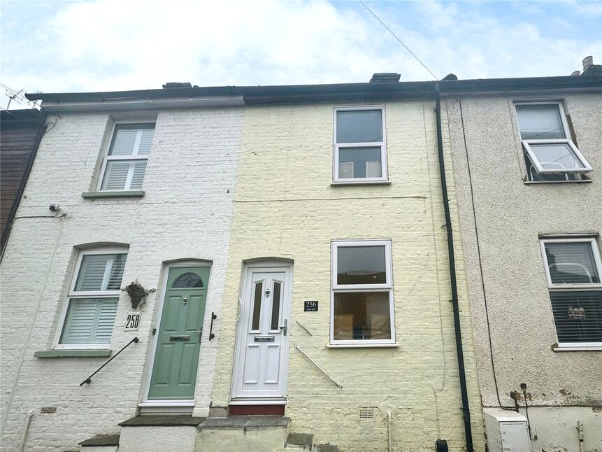 Main image of 3 bedroom Mid Terrace House to rent, Station Road, Rainham, Kent, ME8