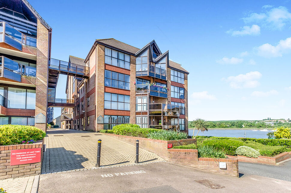 Main image of 2 bedroom  Flat to rent, Seaford Court Esplanade, Rochester, Kent, ME1