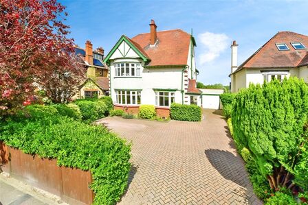 6 bedroom Detached House for sale