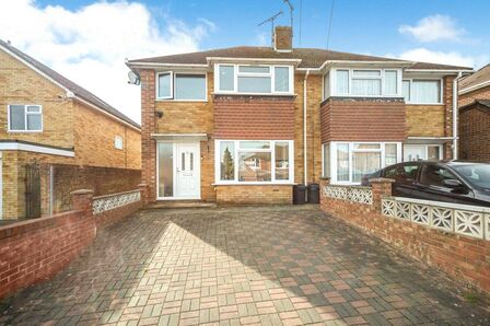 3 bedroom Semi Detached House to rent