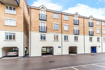 Hamilton Court, 2 bedroom  Flat for sale, £210,000