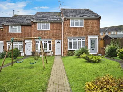 Chester Close, 2 bedroom Mid Terrace House for sale, £280,000