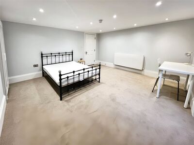 High Street, 1 bedroom  Room to rent, £650 pcm