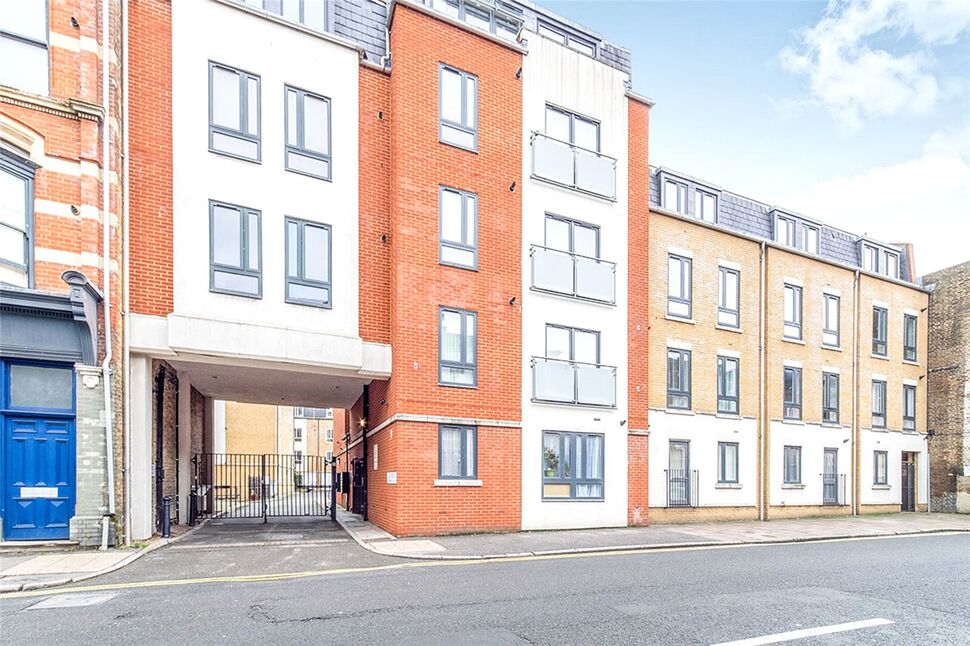 Main image of 2 bedroom  Flat for sale, High Street, Rochester, Kent, ME1