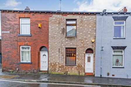 2 bedroom Mid Terrace House for sale