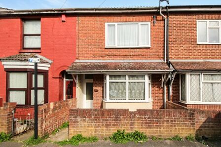 3 bedroom Mid Terrace House to rent