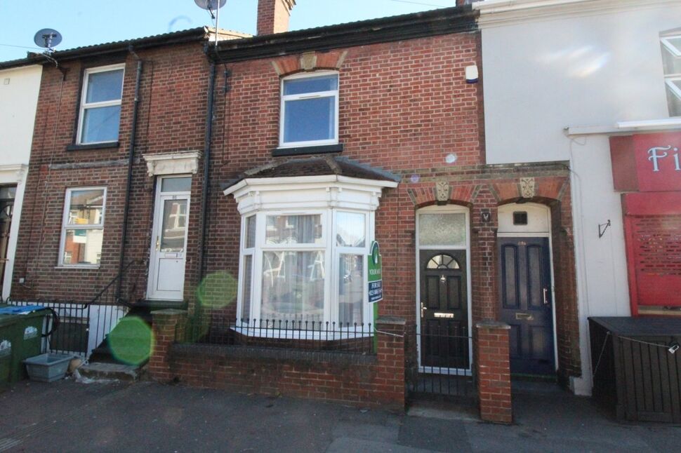 Main image of 4 bedroom Mid Terrace House for sale, Lodge Road, Southampton, Hampshire, SO14