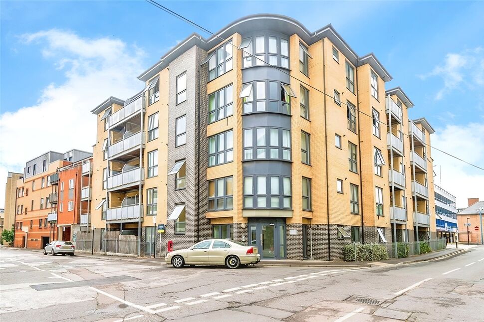 Main image of 1 bedroom Mid Terrace House for sale, Canal Walk, Southampton, Hampshire, SO14