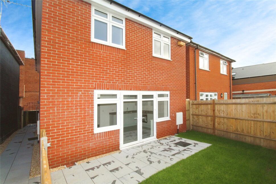 Main image of 2 bedroom Semi Detached House for sale, Junction Road, Totton, Hampshire, SO40