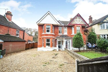 Church Lane, 6 bedroom Semi Detached House to rent, £2,800 pcm