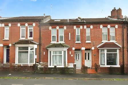 6 bedroom Mid Terrace House for sale