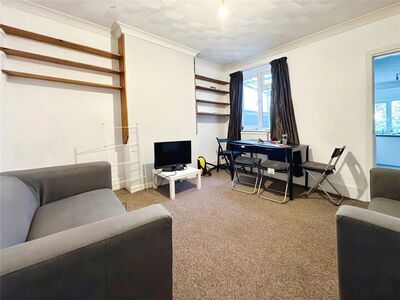 Northcote Road, 4 bedroom Mid Terrace House to rent, £1,750 pcm