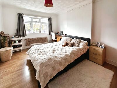 Chamberlain Road, 4 bedroom Mid Terrace House to rent, £2,000 pcm