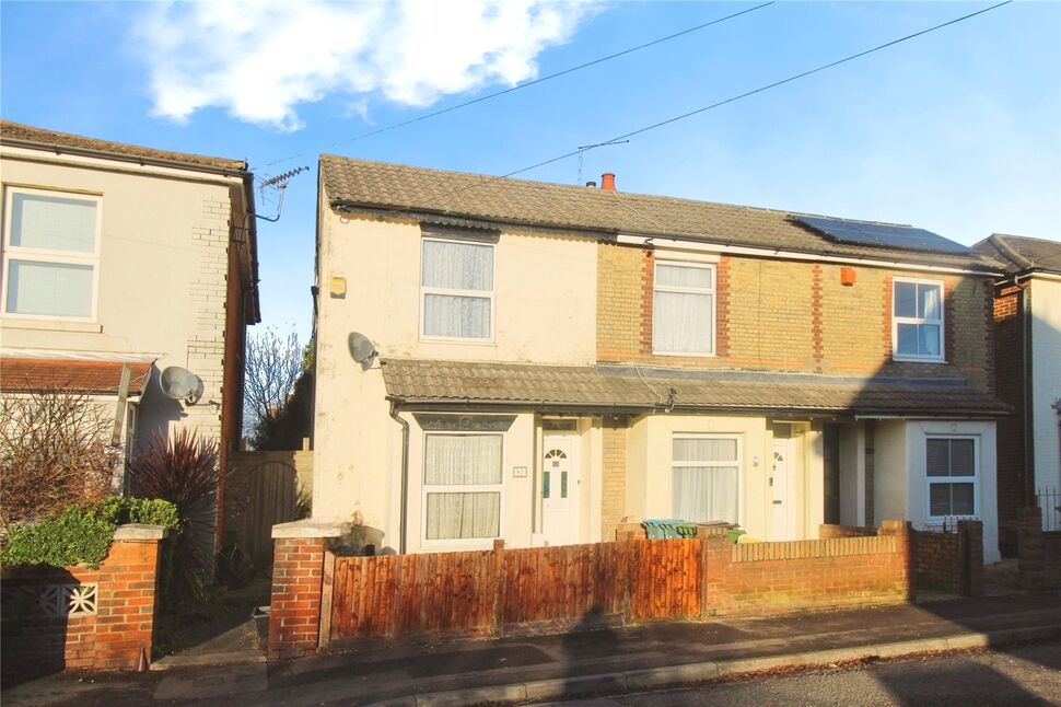 Main image of 2 bedroom Mid Terrace House for sale, Waterloo Road, Southampton, Hampshire, SO15