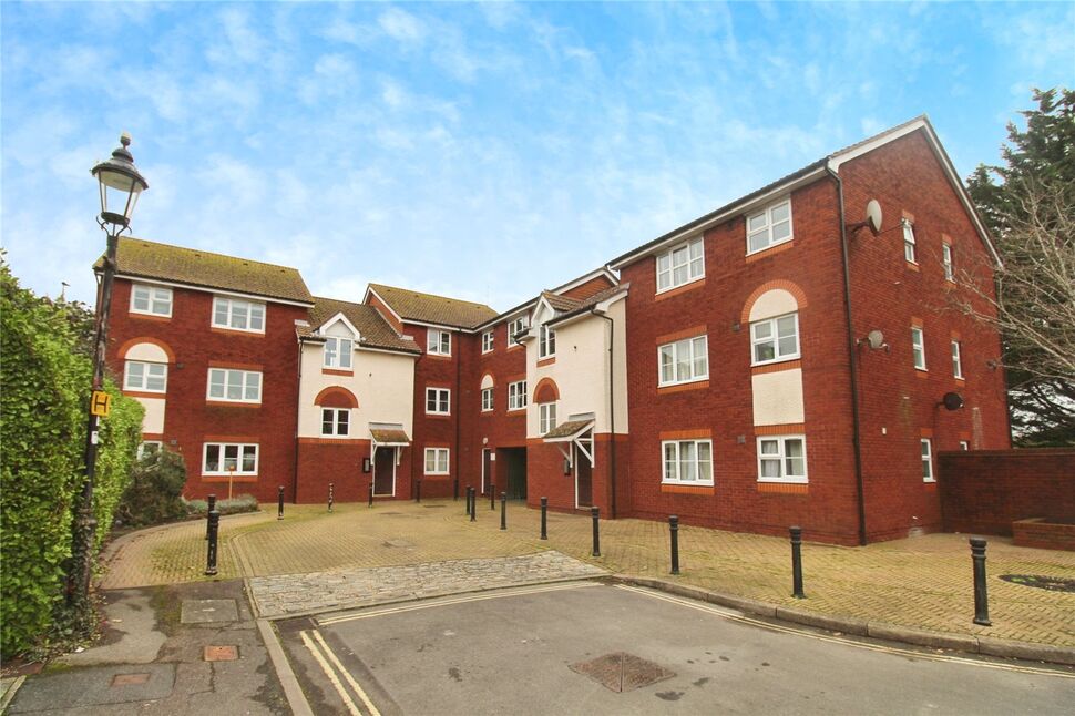 Main image of 1 bedroom  Flat for sale, Captains Place, Southampton, Hampshire, SO14