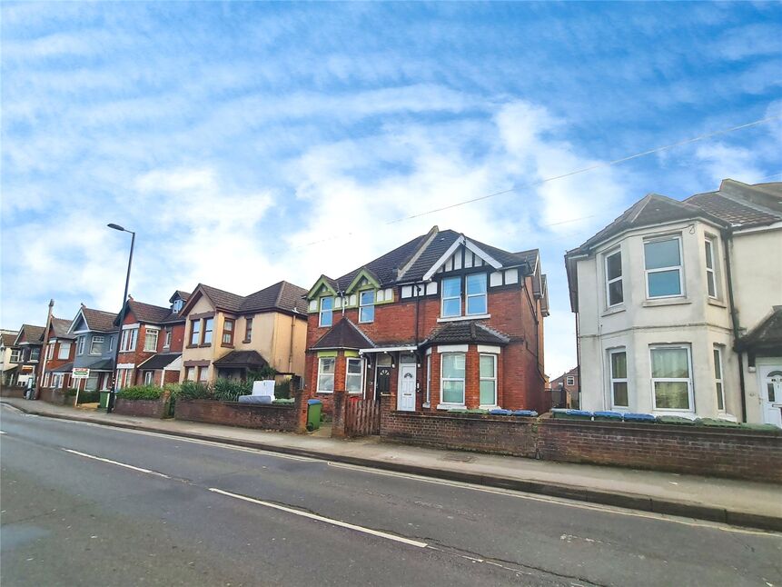 Main image of 2 bedroom  Flat to rent, Bitterne Road West, Southampton, Hampshire, SO18