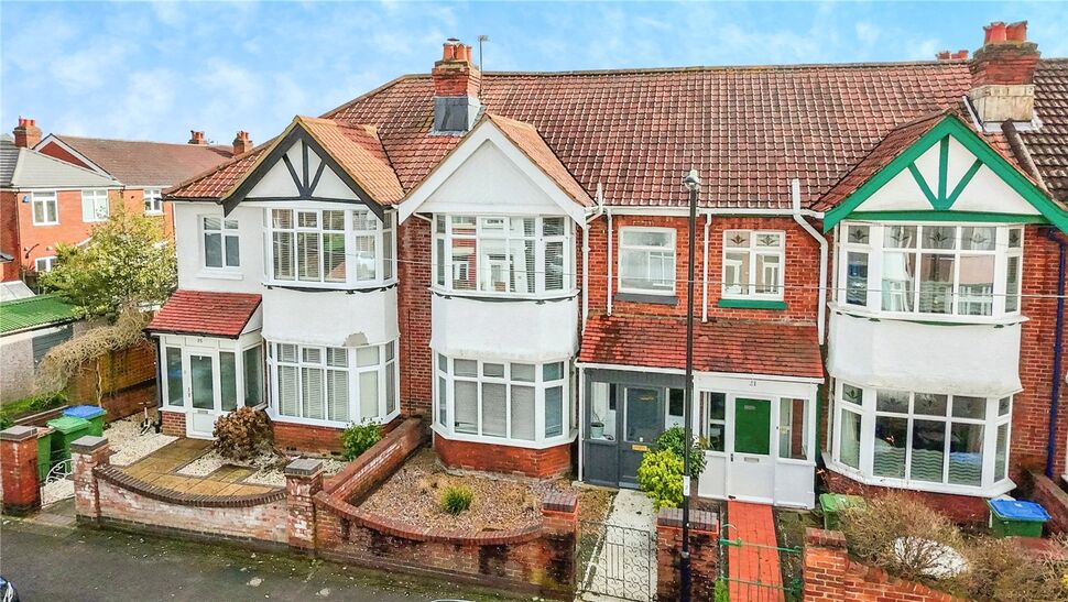 Main image of 3 bedroom Mid Terrace House for sale, Torquay Avenue, Southampton, Hampshire, SO15