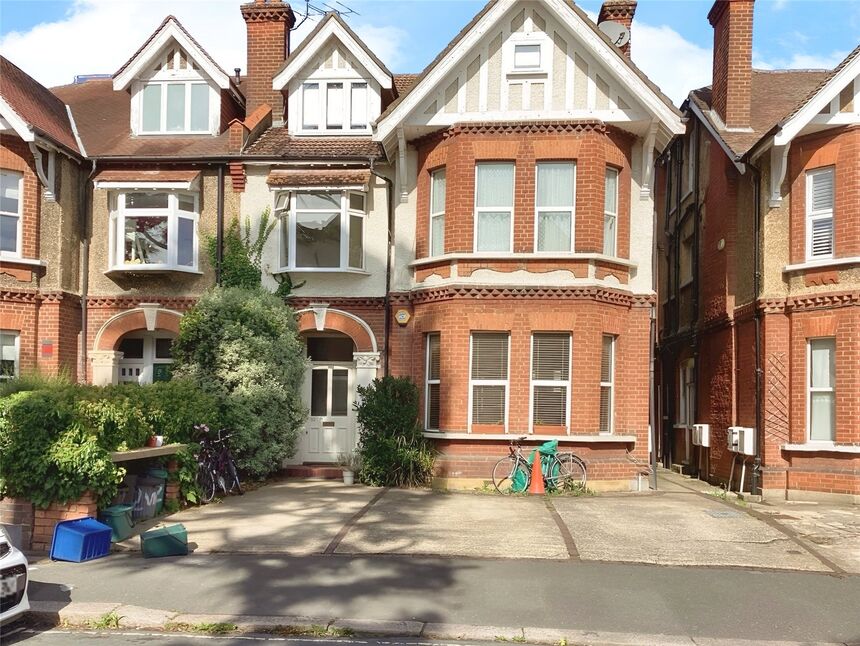 Main image of 1 bedroom  Flat to rent, Vicarage Road, Hampton Wick, Surrey, KT1