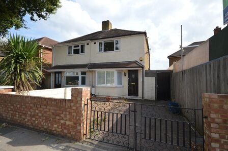 Dean Road, 2 bedroom Semi Detached House to rent, £1,800 pcm