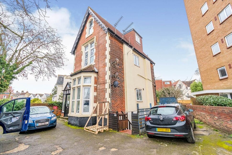 Main image of 1 bedroom  Flat to rent, Victoria Road North, Southsea, Hampshire, PO5