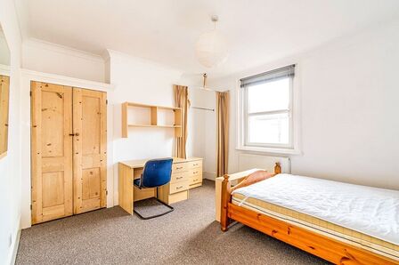 Hudson Road, 4 bedroom  House to rent, £2,000 pcm