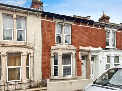 3 bedroom Mid Terrace House for sale