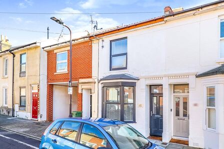 2 bedroom Mid Terrace House for sale