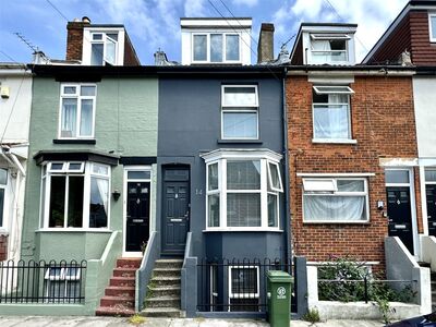 4 bedroom Mid Terrace House for sale