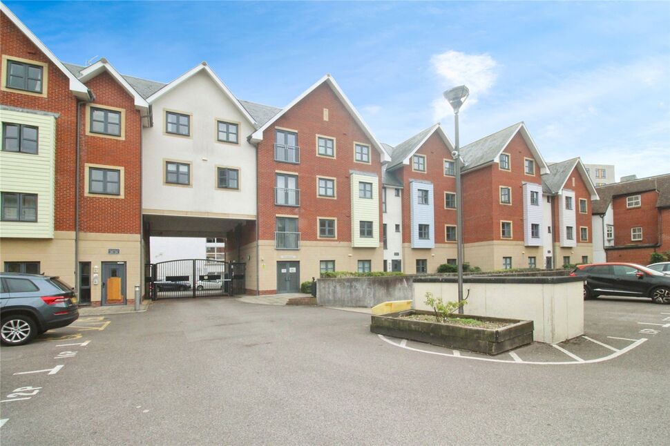 Main image of 2 bedroom  Flat for sale, St. James's Street, Portsmouth, Hampshire, PO1