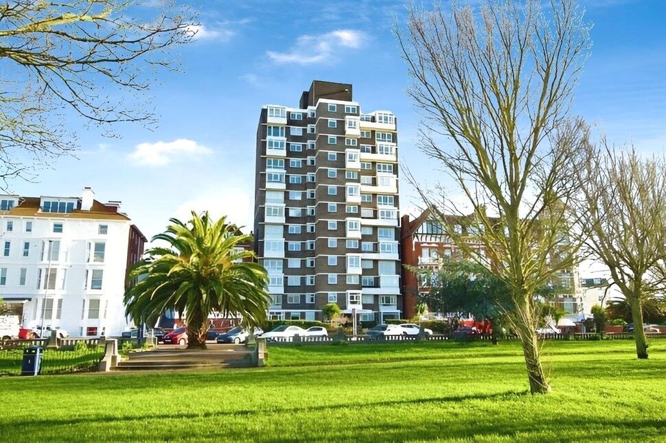 Main image of 2 bedroom  Flat for sale, Clarence Parade, Southsea, Hampshire, PO5