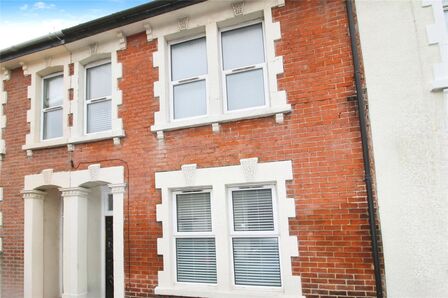 3 bedroom Mid Terrace House to rent