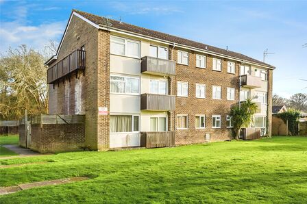 Crombie Close, 1 bedroom  Flat for sale, £90,000